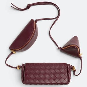 보테가 베네타 BOTTEGA VENETA 스트랩을 갖춘 파우치 717429VCP3C2247