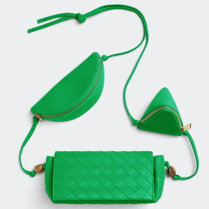 보테가 베네타 BOTTEGA VENETA 스트랩을 갖춘 파우치  717429VCP3C3722