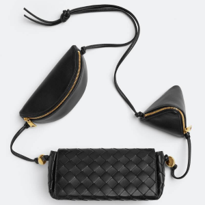 보테가 베네타 BOTTEGA VENETA 스트랩을 갖춘 파우치  717429VCP3C8425